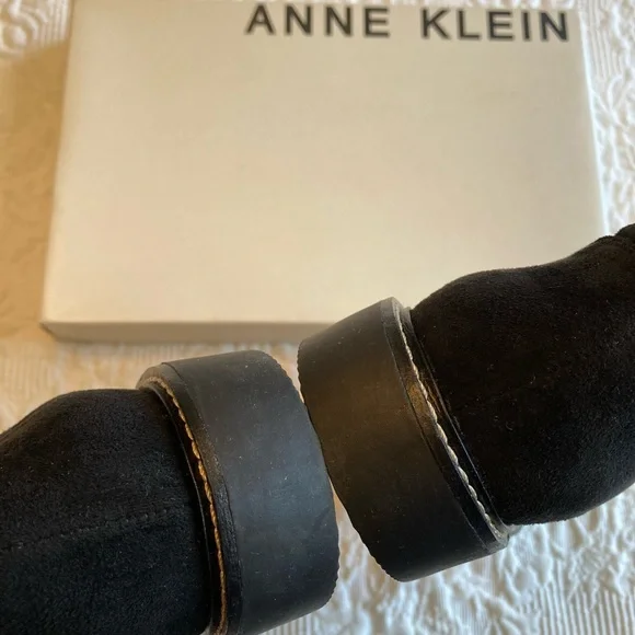 New In Box Anne Klein Suede Shoes - Picture 8 of 16
